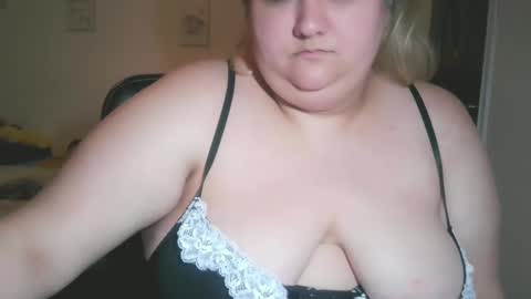 Snapshot of nicholle chatting on 28, 2, 2025 Nicholle online show from 28, 2, 2025