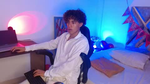 Snapshot of nickolas_moon chatting on 18, 2, 2025 Nickolas Muoz online show from 18, 2, 2025