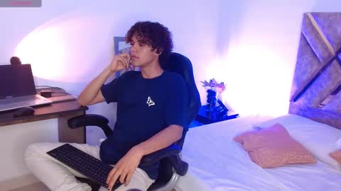 Snapshot of nickolas_moon chatting on 8, 3, 2025 Nickolas Muoz online show from 8, 3, 2025