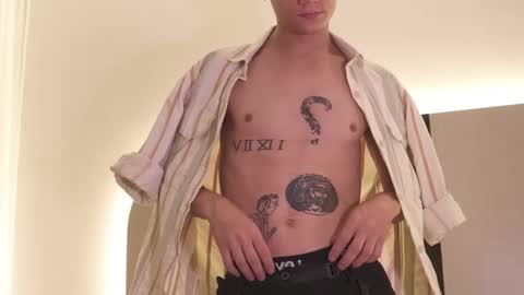 Snapshot of nicky_neal chatting on 5, 11, 2025 Nicky Neal online show from 5, 11, 2025