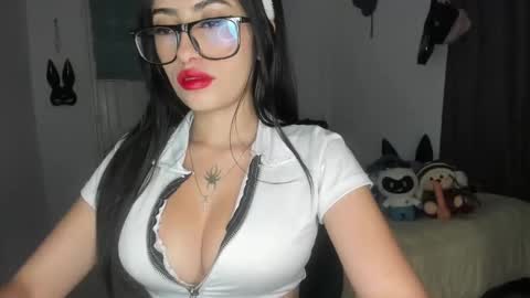 Nicolle online show from 10, 1, 2025