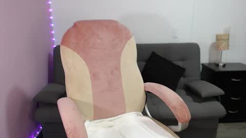 nicole Storm online show from 5, 11, 2025