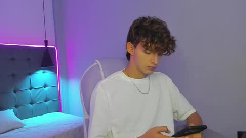 Snapshot of nicolasferrer18 chatting on 17, 12, 2025 nicolasferrer18 online show from 17, 12, 2025