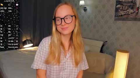 Snapshot of nicolavanderbie chatting on 17, 10, 2025 Nicoletta online show from 17, 10, 2025