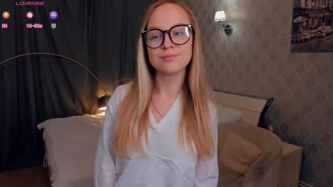 Snapshot of nicolavanderbie chatting on 21, 10, 2025 Nicoletta online show from 21, 10, 2025