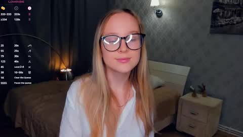 Snapshot of nicolavanderbie chatting on 28, 10, 2025 Nicoletta online show from 28, 10, 2025