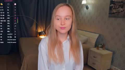 Snapshot of nicolavanderbie chatting on 8, 11, 2025 Nicoletta online show from 8, 11, 2025