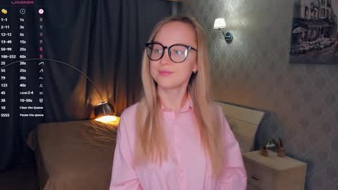 Snapshot of nicolavanderbie chatting on 12, 11, 2025 Nicoletta online show from 12, 11, 2025