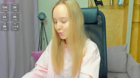 Snapshot of nicolavanderbie chatting on 24, 11, 2025 Nicoletta online show from 24, 11, 2025