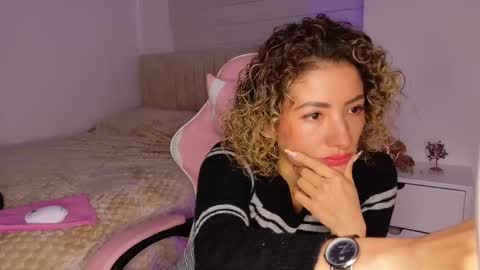 Snapshot of nicolblossom_ chatting on 21, 11, 2025 Nicol online show from 21, 11, 2025