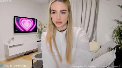 Snapshot of nicole_blueberry chatting on 7, 11, 2025 Nicole online show from 7, 11, 2025