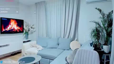 Snapshot of nicole_blueberry chatting on 16, 11, 2025 Nicole online show from 16, 11, 2025