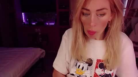 Nicole online show from 28, 10, 2025