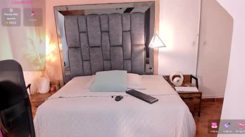 Snapshot of nicole_whitee chatting on 23, 9, 2025 N A T A L I A online show from 23, 9, 2025