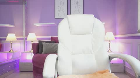 Nicole Crawft online show from 9, 10, 2025