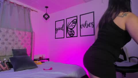 nicolee millerr online show from 10, 4, 2026