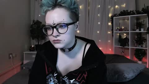 Nicole online show from 8, 1, 2025