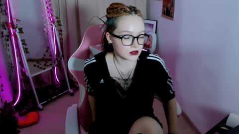 Nicole online show from 5, 2, 2025