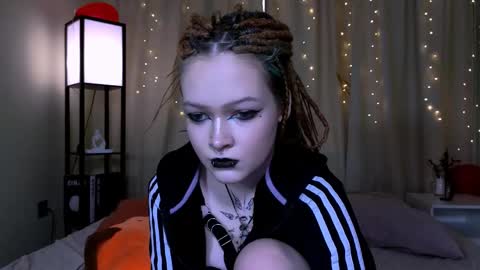 Nicole online show from 19, 2, 2025