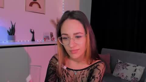 nicoleirisxxx online show from 21, 9, 2025