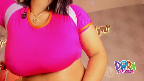 Snapshot of nicolemorelli2 chatting on 24, 10, 2025 Andrea give it a thumbs up please its important online show from 24, 10, 2025