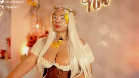 Snapshot of nicolemorelli2 chatting on 28, 10, 2025 Andrea give it a thumbs up please its important online show from 28, 10, 2025