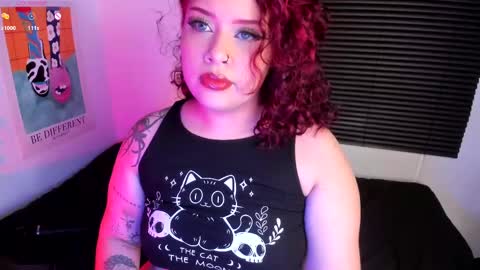 Snapshot of nicoleozzyy chatting on 23, 2, 2025 Nico online show from 23, 2, 2025