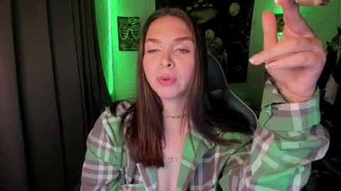 Nicol independent model online show from 22, 10, 2025