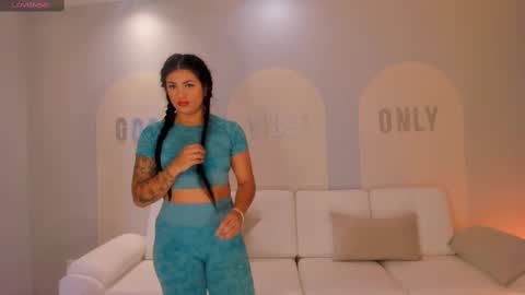 Nicole Sanz online show from 8, 3, 2025