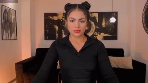 Nicole Sanz online show from 10, 3, 2025