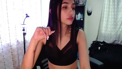 Snapshot of nicoletta_c66 chatting on 13, 11, 2025 Nicole online show from 13, 11, 2025