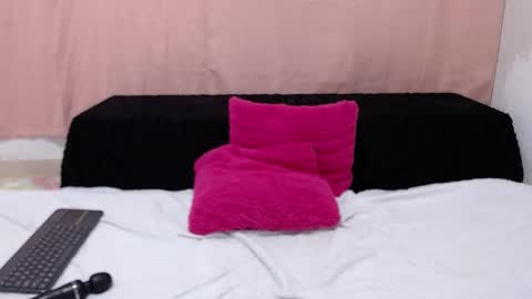 nicolle gomes online show from 8, 10, 2025