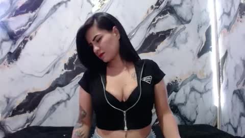 nicolle gomes online show from 17, 12, 2025