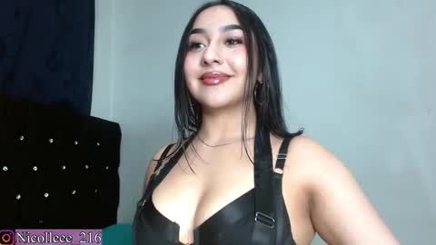 Snapshot of nicolle_sabinas chatting on 14, 10, 2025 Nicolle online show from 14, 10, 2025