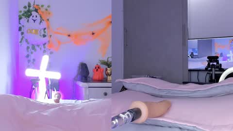 Snapshot of nicolle_saenzz chatting on 6, 10, 2025 Nicolle Saenzz online show from 6, 10, 2025