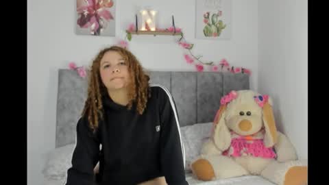 nicolle_saint1 online show from 5, 2, 2026