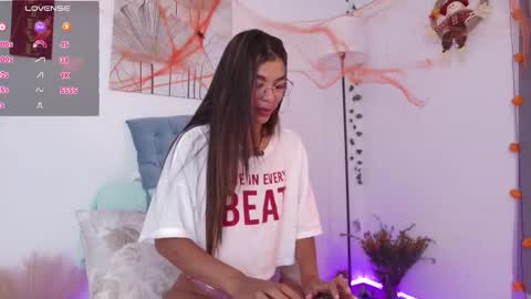 Nicolle online show from 14, 10, 2025