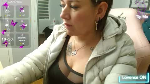 Daniela aponte online show from 2, 3, 2026