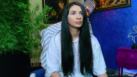 Nicolle online show from 6, 11, 2025