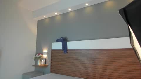 Nicolle online show from 22, 10, 2025