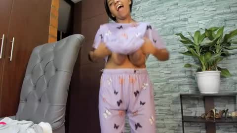 nicollesofia3 online show from 8, 2, 2025