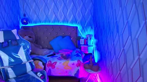 Nicolle Miley online show from 25, 10, 2025