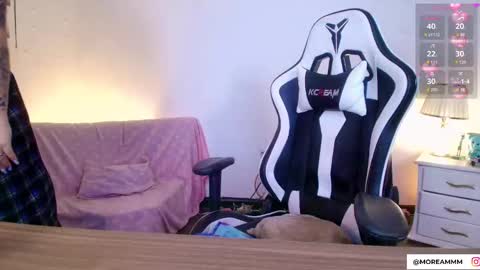 Snapshot of nicolthompsonn chatting on 25, 10, 2025 Nicol online show from 25, 10, 2025