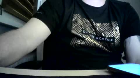 Niewidoczny online show from 8, 3, 2025