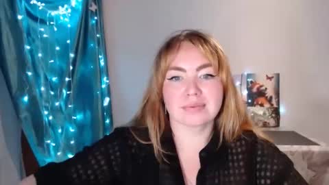 nightlaura online show from 1, 1, 2025
