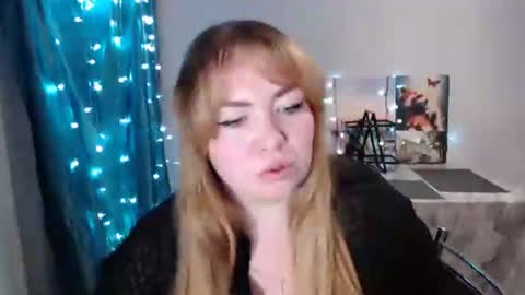 nightlaura online show from 6, 1, 2025