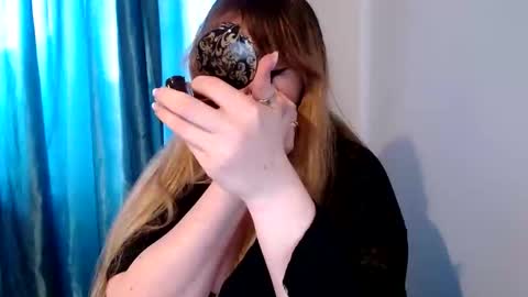 nightlaura online show from 20, 2, 2025