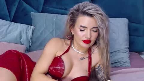 Snapshot of nightshadeiris chatting on 22, 10, 2025 Iris online show from 22, 10, 2025