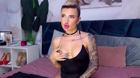 Snapshot of nightshadeiris chatting on 4, 11, 2025 Iris online show from 4, 11, 2025