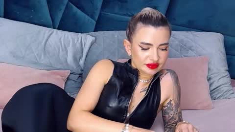 Snapshot of nightshadeiris chatting on 18, 11, 2025 Iris online show from 18, 11, 2025